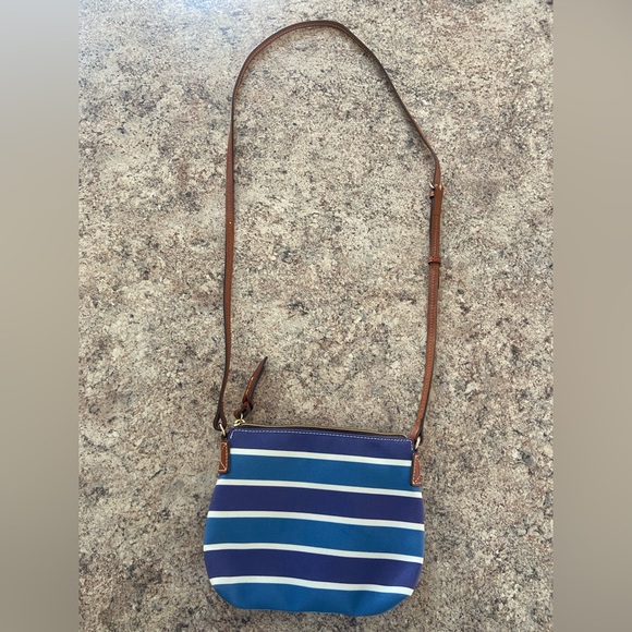 Authentic Dooney & Bourke Purse - Picture 5 of 5